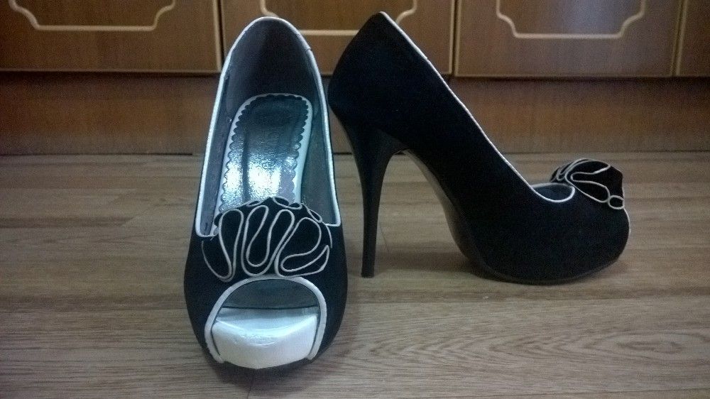 Туфельки в хорошем состоянии р. 37