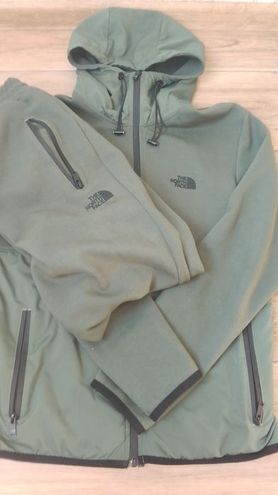 Спортивный костюм TNF