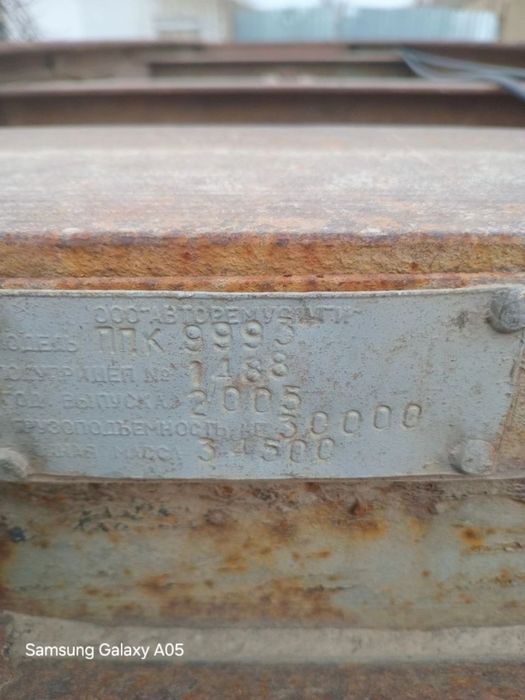 Контейнеровоз полуприцеп сотилади. Продаётся контейнеровоз полуприцеп.