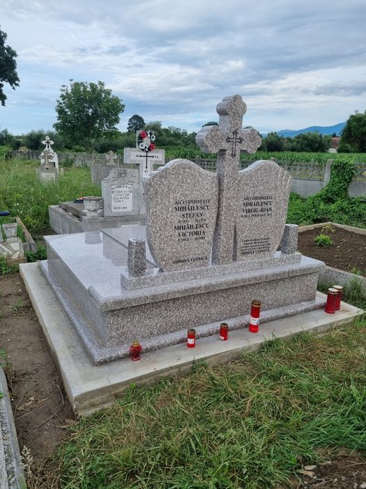 Monumente funerare, cruci marmură, granit ,mozaic