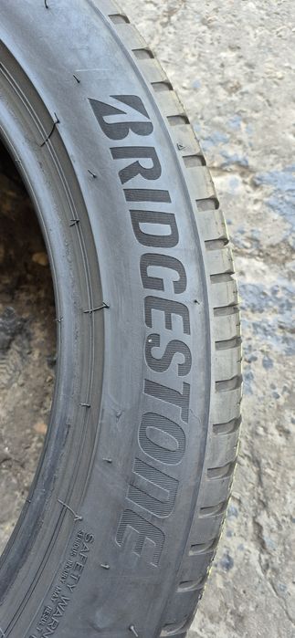 2 anvelope M+S Bridgestone 275/45/20.Pretul este pe bucata.