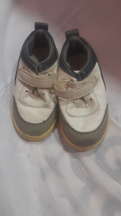 Bolalar oyoq kiyimlari