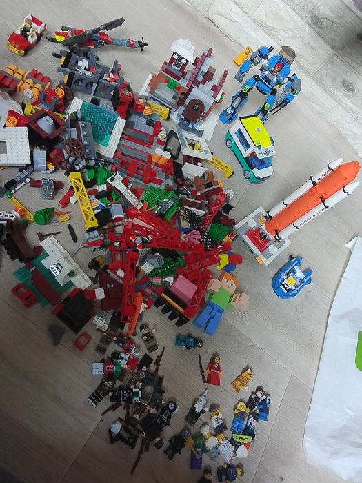 Продам игрушки LEGO