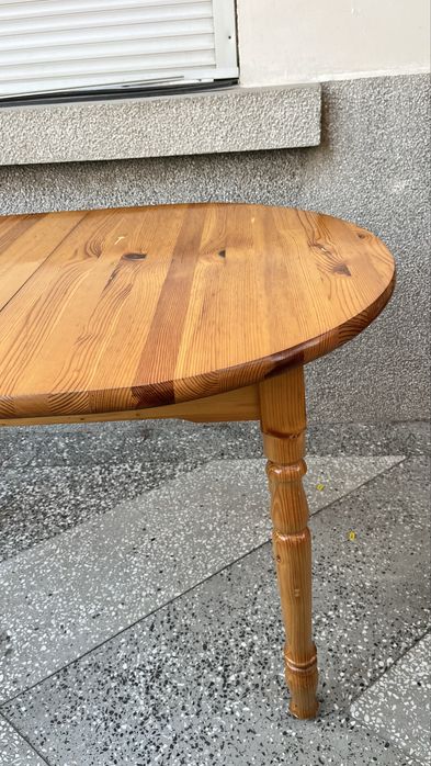 Трапезна маса от масив