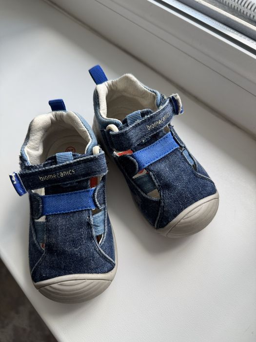 Сандали обувь для первых шагов