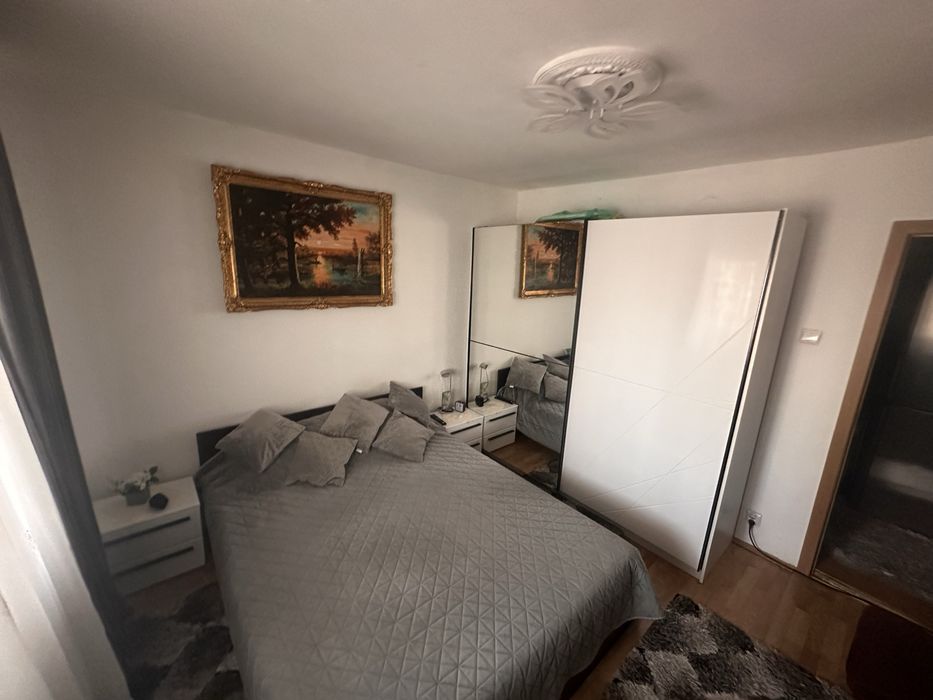 Vand apartament doua camere decomandat centrala