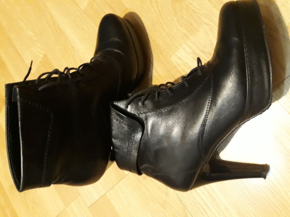 Botine din piele neagra foarte comode imblanite mărimea 38 toc 10cm