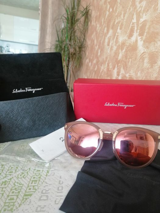 Чисто нови дамски, дизайнерски, слънчеви очила Салваторе Феррагамо
