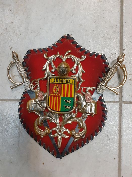 Стар герб за декорация,нож,кинжал,кама,шпага