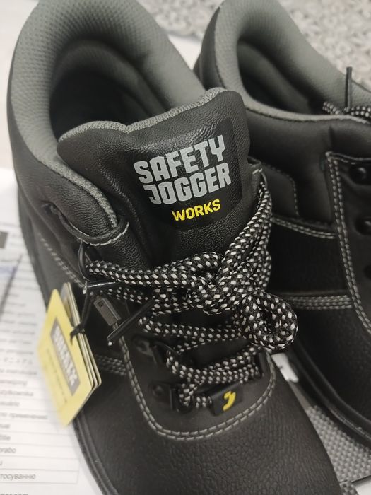 Продам спецобувь Safety jogger летние