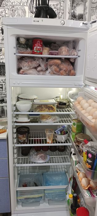 Продам б/у холодильник indezit