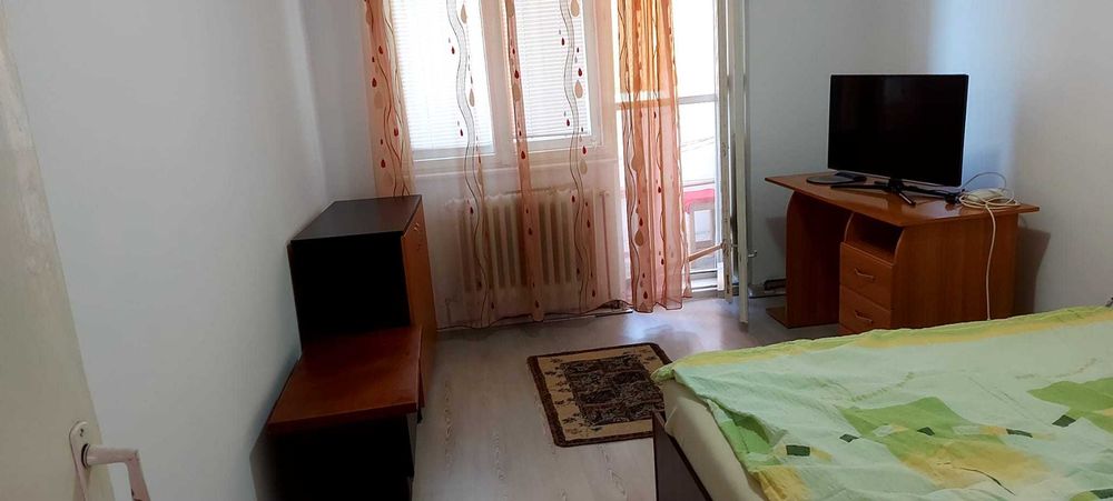 Ofer spre vânzare un apartament semidecomandat, situat la etajul 3 al unui bloc din Turda, județul Cluj.