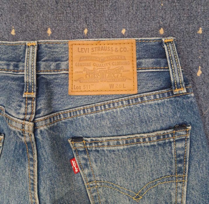 Blugi scurti Levis 511 originali W26, denim albastru