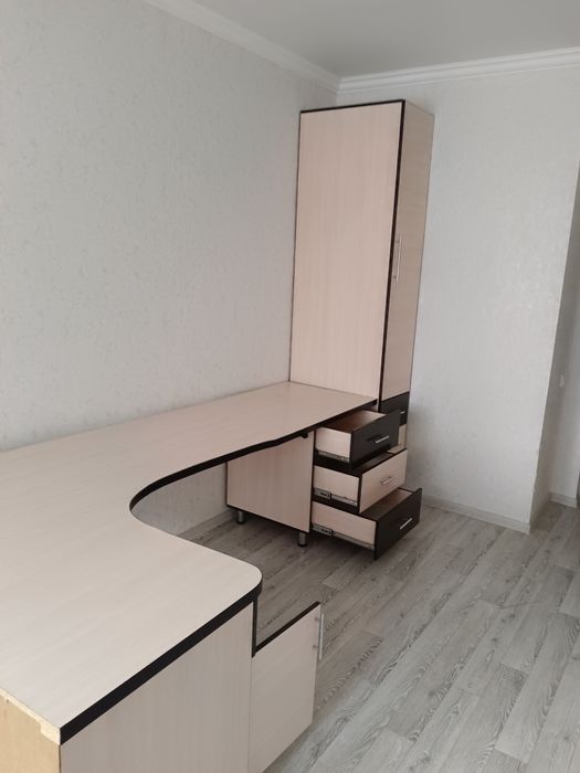 Продам рабочий стол+пенал