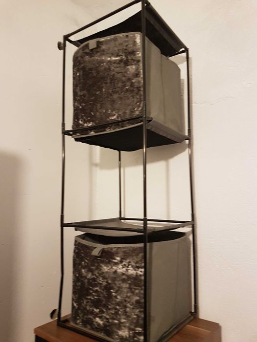 Етажерка с 2 плюшени кошници