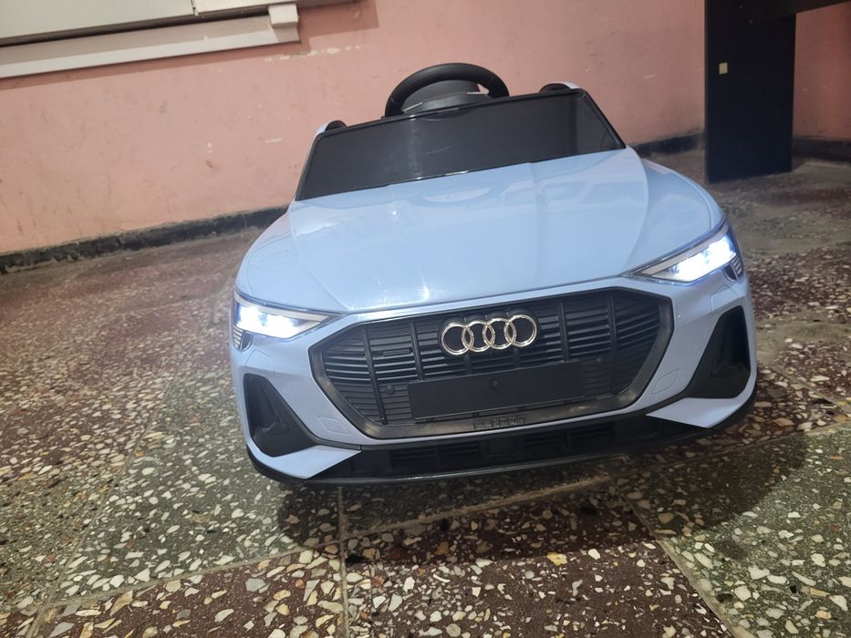Masinuta Electrica Audi E-tron 12v, 12Ah, 2 motoare