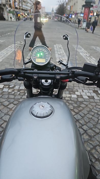 Moto Guzzi V7 III Rough 2020