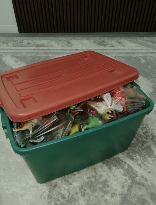 Игрушки.