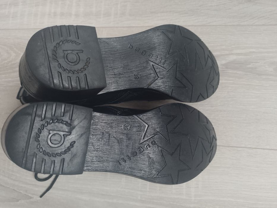 Ghete de piele Bugatti