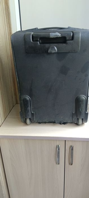 Чемодан на колесиках