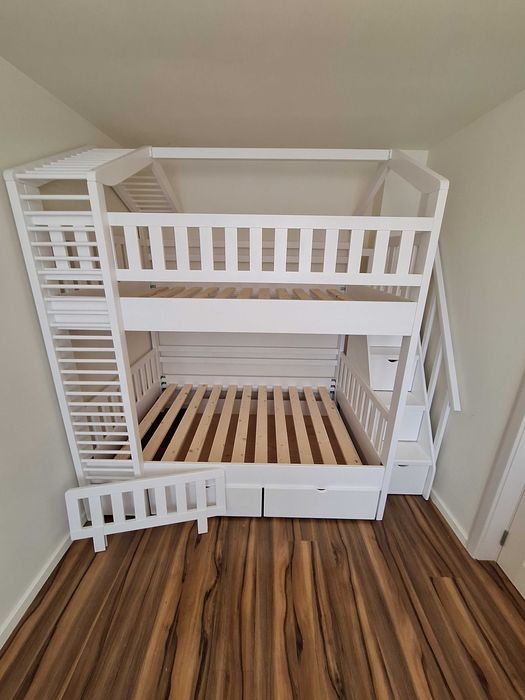 TRANSPORT GRATUIT.Pat etajat din lemn masiv.Cod 4005