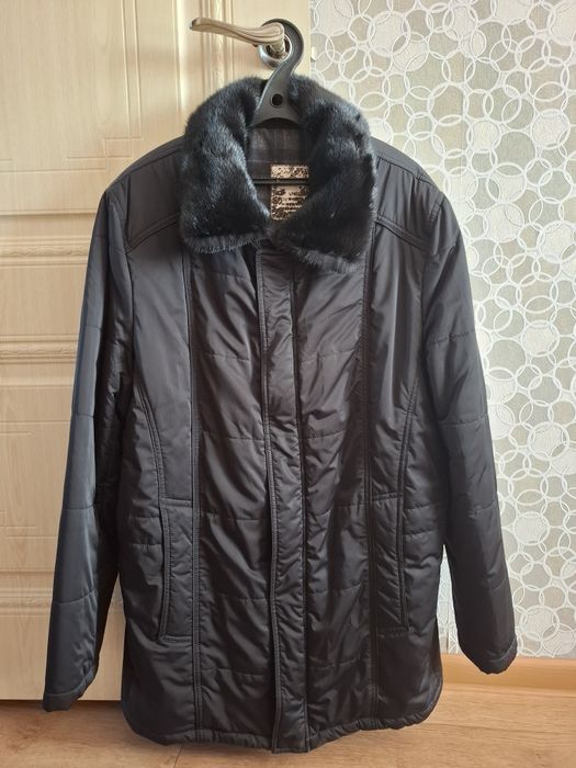 Продаётся мужская зимняя куртка в отличном состоянии