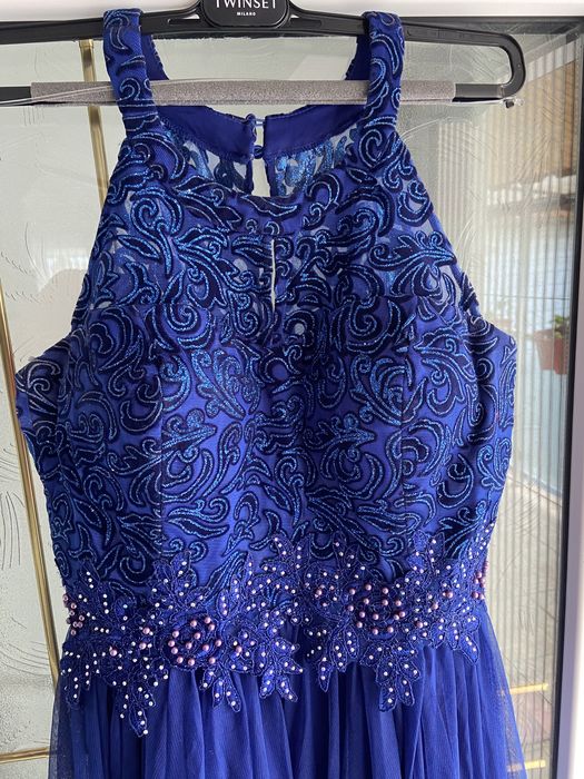 Официална рокля в тъмно синьо