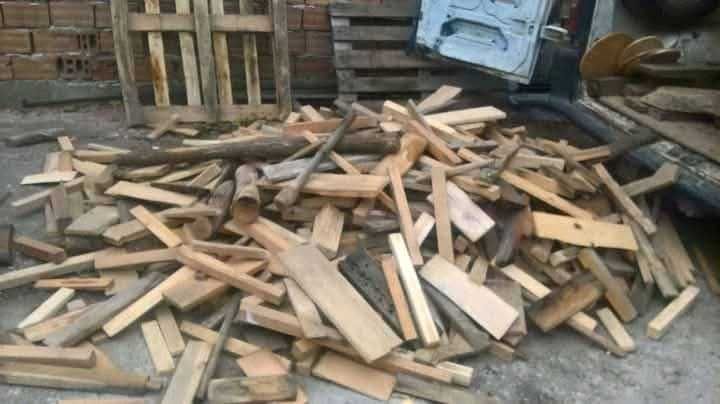 Сухи дърва в чували