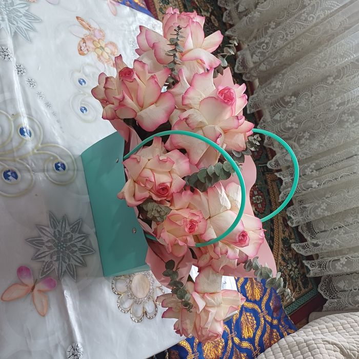 Розы очень красивые б/у