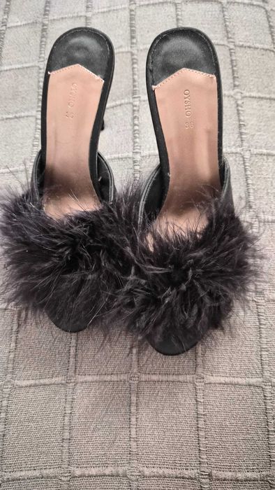 Черни домашни чехли с ток и пера – Oysho, нови, номер 36