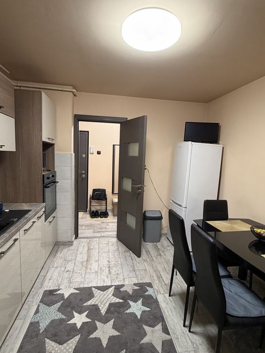 Inchiriez apartament cu 2 camere , Bld Decebal
