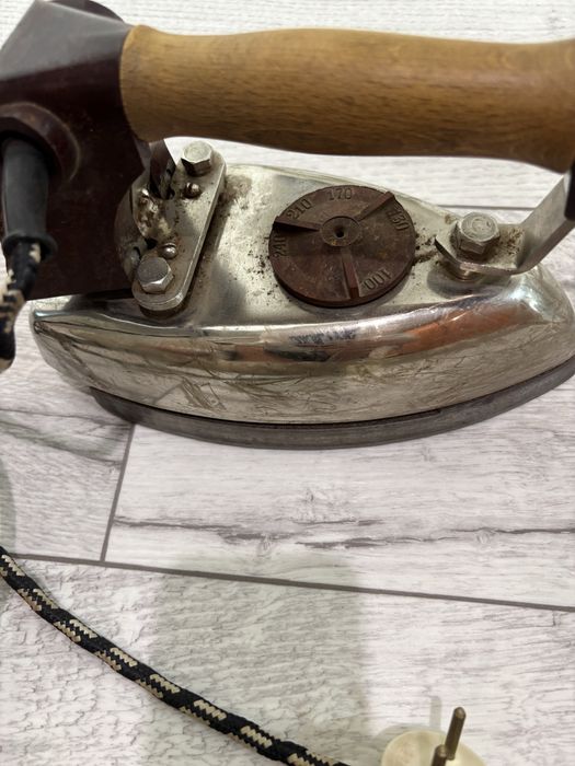 Утюг СССР.      .