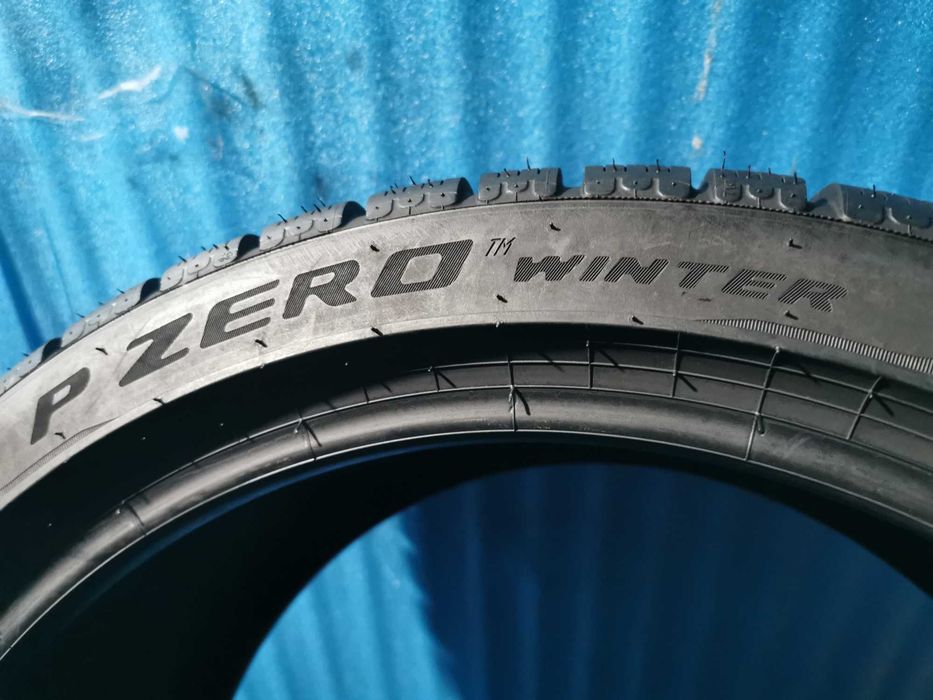 245/40 R19 - 275/35 R19 pirelli runflat m+s 4 bucati