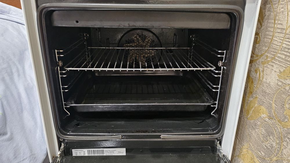 Электрическая плита Electrolux