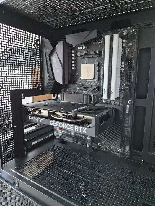 RTX 4060 / 32GB / 3300X