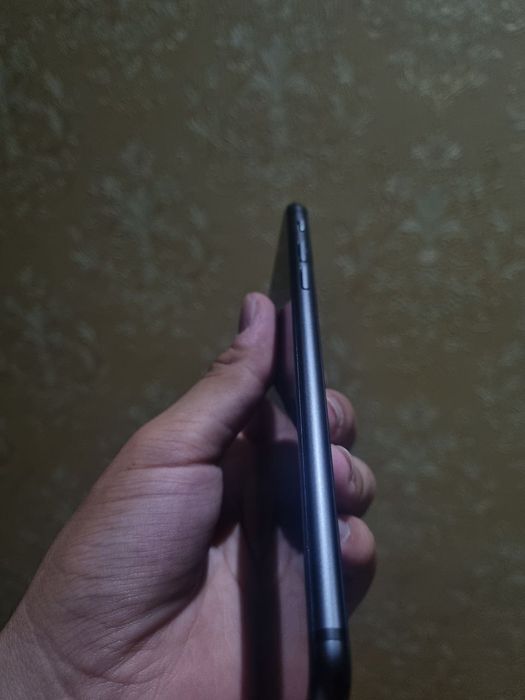 iPhone 8pilus 64gb