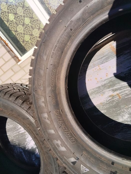 Продам комплект зимних шин размер R14