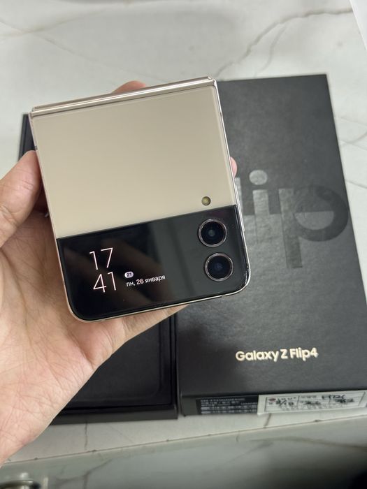 Samsung galaxy z flip4