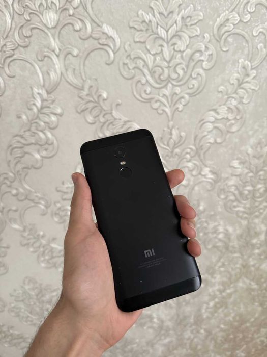 redmi 5 plus  (в хорошем сосотоянии)