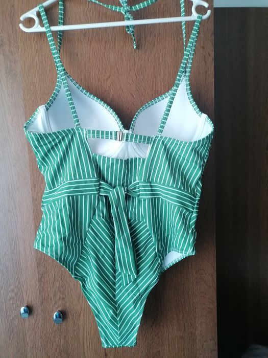 Costum de baie nou măr. XL