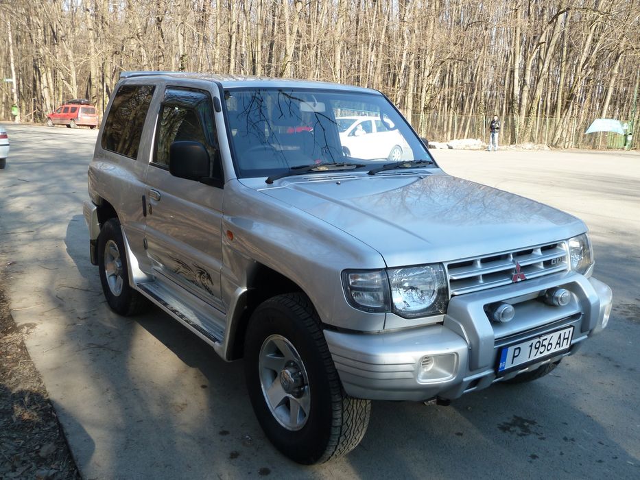 Bara fata Mitsubishi Pajero MK2 - versiunea cu aripi bombate