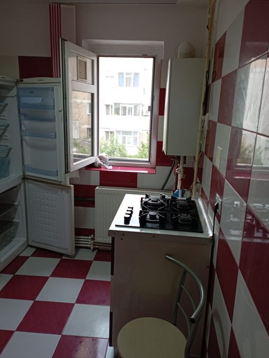Închiriez garsoniera