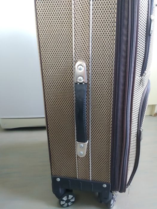 Продаётся чемодан