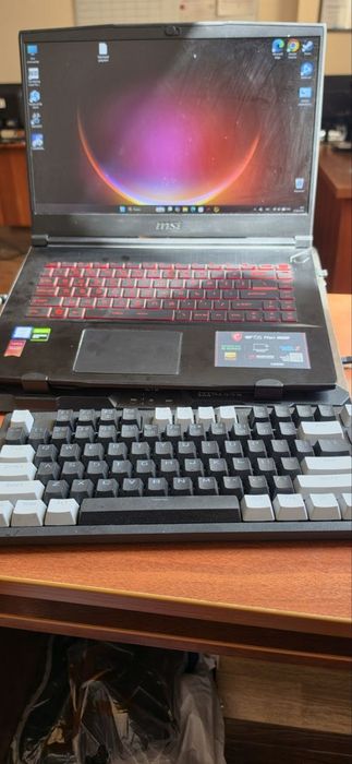 Ноутбук MSI+Подставка с охлаждением+клавиатура+ мышка
