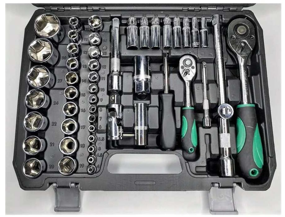 Набор инструментов ключей для автомобиля 121