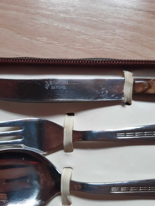 Комплект-вилици,лъжици и нож "ВТ" в стилен несесер,ретро