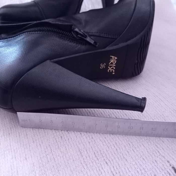 Изгодно! Дамски елегантни боти на висок ток от естествена кожа.