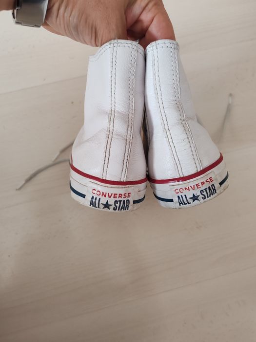 Оригинални бели кожени кецове Converse