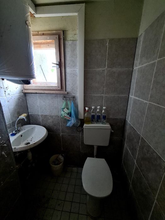 Вила на 35 км. от София, със ФЕЦ 30 кВп..