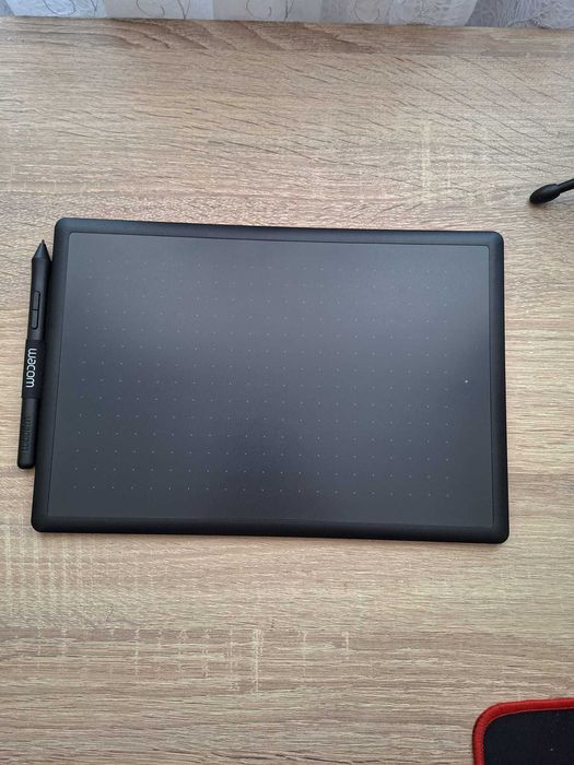 Tableta grafică One by Wacom, Medium, Red